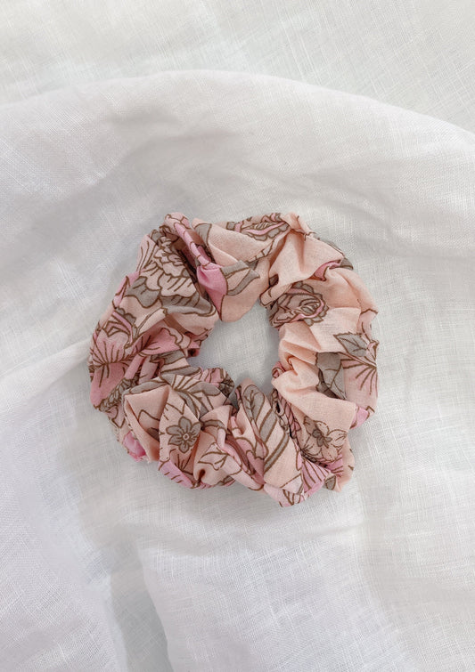 GODDESS DOOR SCRUNCHIE MAISIE PRINT ~BLUSH