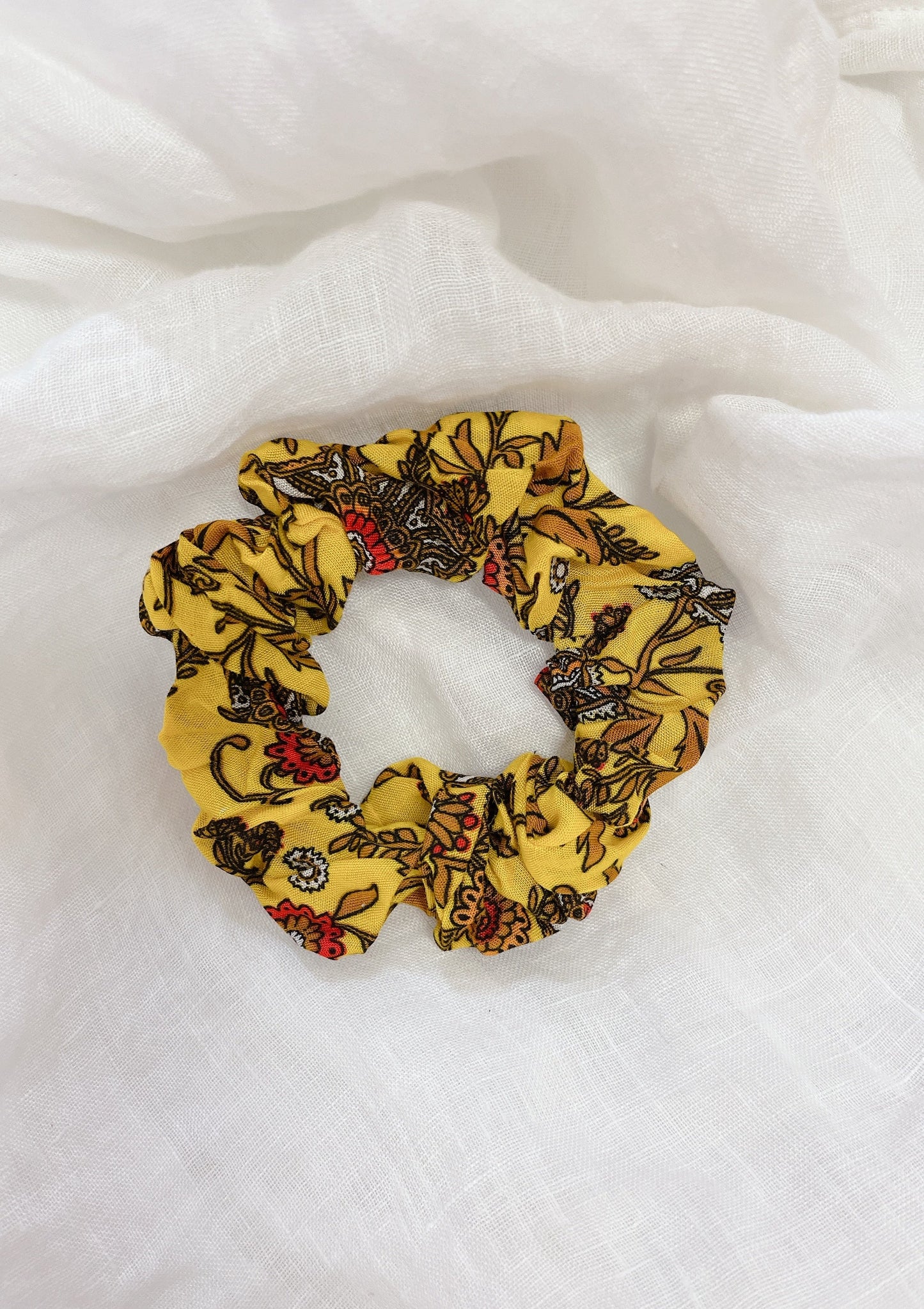 GODDESS DOOR SCRUNCHIE ~LILY