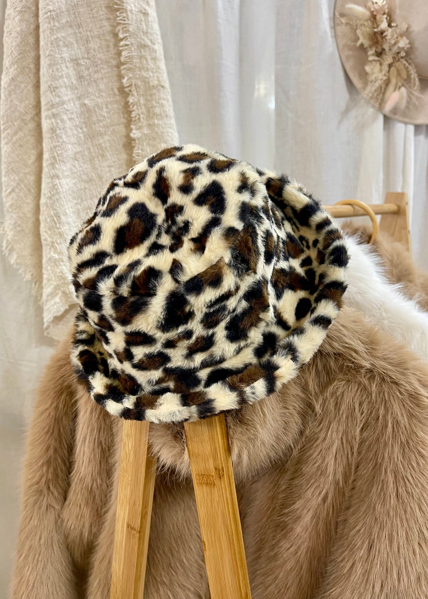 LEOPARD PRINT BUCKET HAT